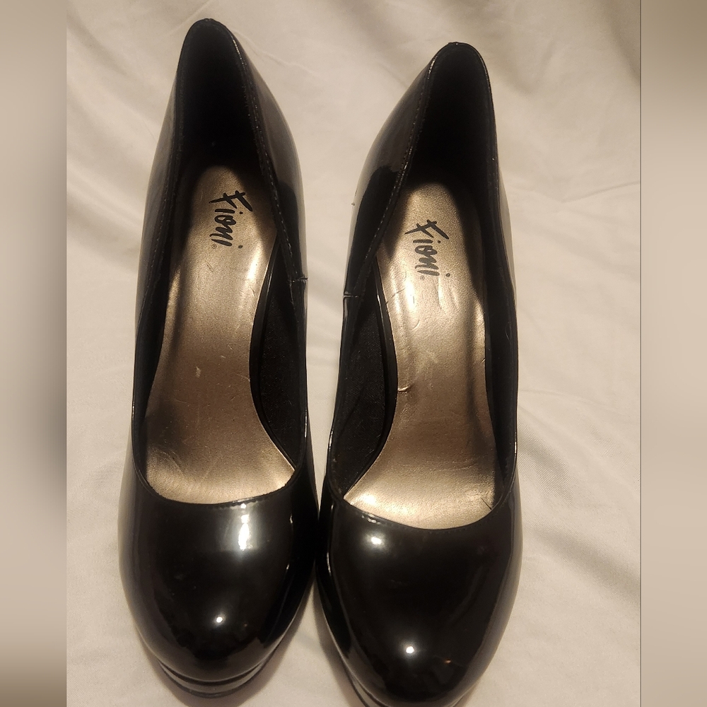 Fioni women's heels size 8